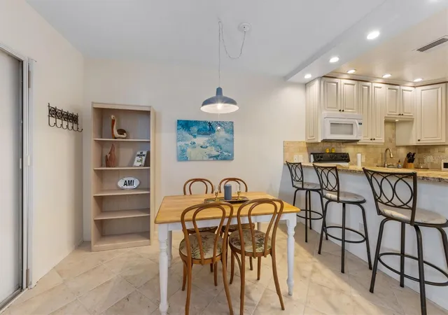 3rd image of 117 7Th St N #35, Bradenton Beach, FL 34217 | MLS# A4687670