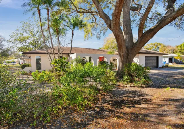 3rd image of 570 Casler Ave, Clearwater, FL 33755 | MLS# TB8490920