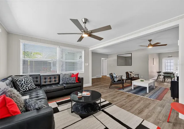 Photo 3 of Single family home for sale at 2806 Upper Tangelo Dr, Sarasota, FL 34239 | MLS# A4687698 | Listing updated on 2026-04-19