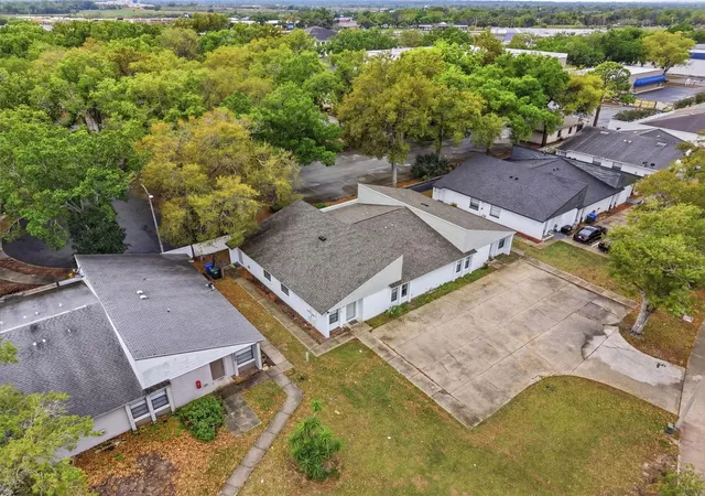 5th image of 1912-1918 Crystal Grove Dr, Lakeland, FL 33801 | MLS# S5146602