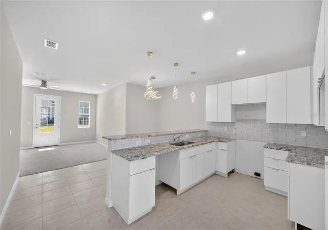4th image of 176 Holly Village Dr, Davenport, FL 33837 | MLS# V4948143