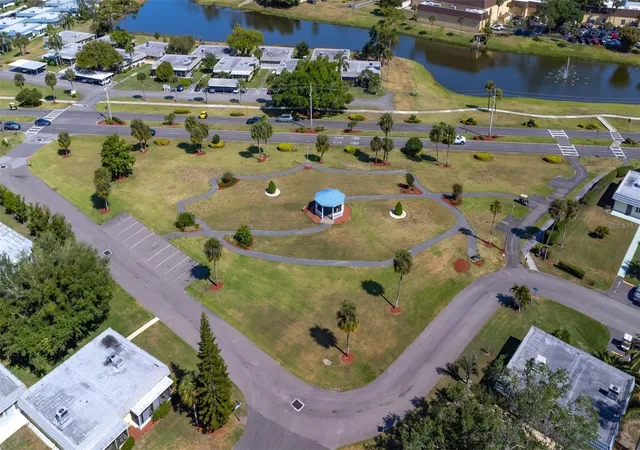 2nd image of 1801 Bedford Ln, SUN CITY CENTER, FL 33573