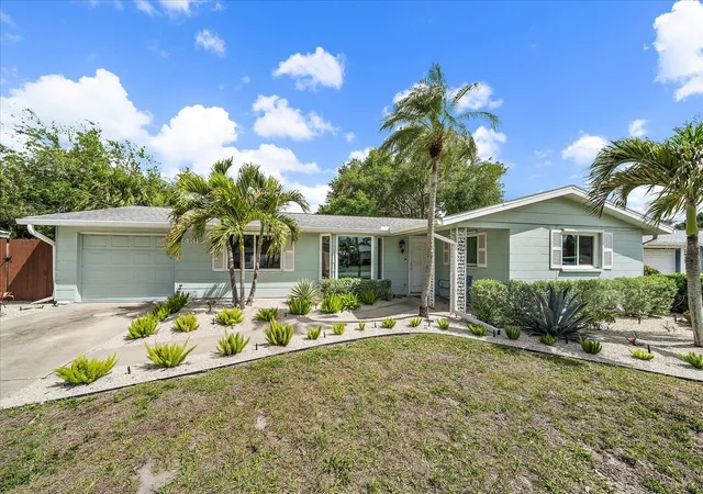 Photo 1 of Single family home for sale at 2431 Bispham Rd, Sarasota, FL 34231 | MLS# A4687726 | Listing updated on 2026-09-14