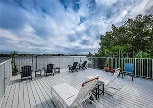 Listing Photo 5 - Condo for sale in building located at 1859 Shore Dr S, St. Petersburg, FL 33707 - Unit #107