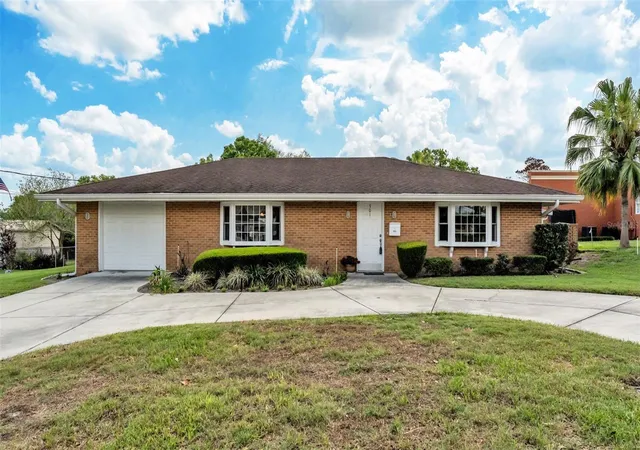 Photo 3 of Single family home for sale at 901 Woodward St, Lakeland, FL 33803 | MLS# L4960632 | Listing updated on 2026-09-03