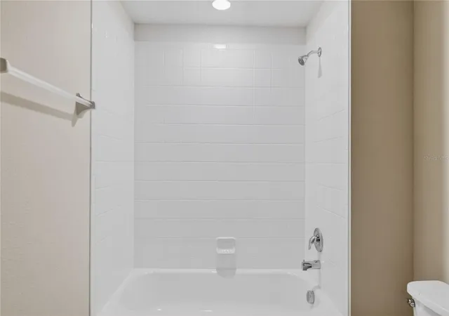 Photo 2 of Townhouse for sale at 172 Holly Village Dr, Davenport, FL 33837 | MLS# V4948146 | Listing updated on 2026-10-03