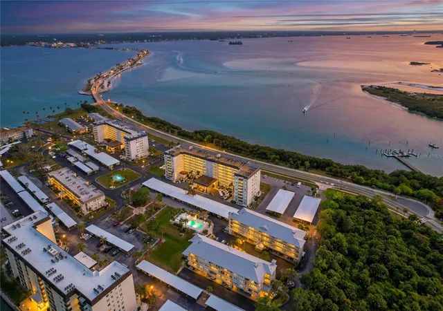 3rd image of 7 Island Park Pl, Dunedin, FL 34698