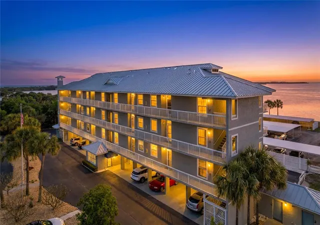 4th image of 7 Island Park Pl, Dunedin, FL 34698
