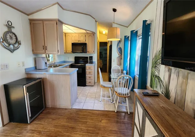 4th image of 3300 26th Ave E, BRADENTON, FL 34208
