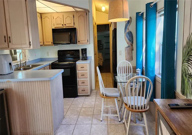 5th image of 3300 26th Ave E, BRADENTON, FL 34208