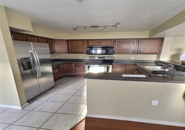Photo 3 of Condo for sale at 13803 Fairway Is Dr #1618, Orlando, FL 32837 | MLS# O6394163 | Listing updated on 2026-09-21