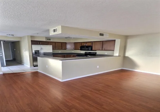 Listing Photo 4 - Condo for sale in building located at 13803 Fairway Island Dr, Orlando, FL 32837 - Unit #1618
