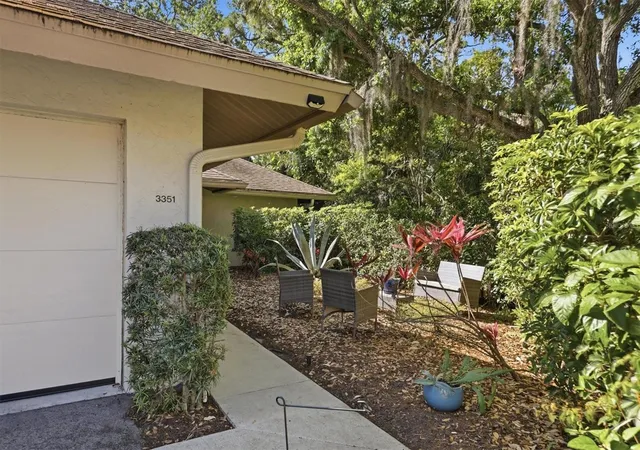 Photo 2 of Single family home for sale at 3351 Thornwood Rd #3351, Sarasota, FL 34231 | MLS# A4687754 | Listing updated on 2026-09-17