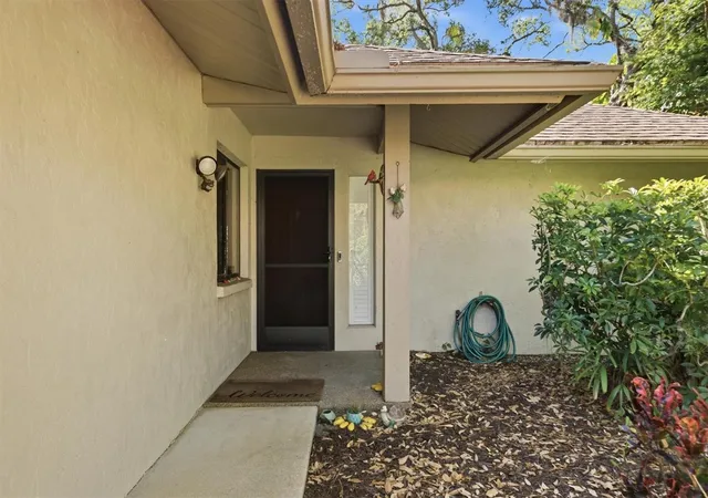 Photo 3 of Single family home for sale at 3351 Thornwood Rd #3351, Sarasota, FL 34231 | MLS# A4687754 | Listing updated on 2026-09-17