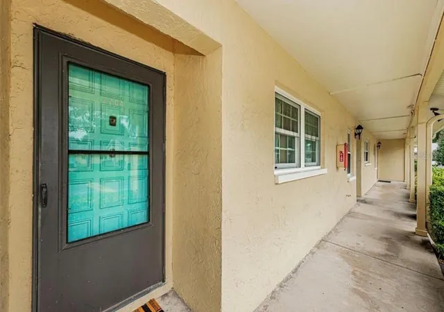 3rd image of 2465 Northside Dr #2204, Clearwater, FL 33761 | MLS# TB8491144