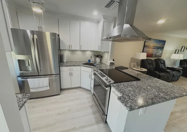 5th image of 2465 Northside Dr #2204, Clearwater, FL 33761 | MLS# TB8491144