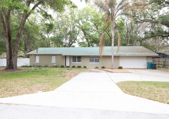 Homes for sale in Fruitland Park, FL | 207 Mandarin Ln, Fruitland Park, FL 34731 | MLS# G5110195