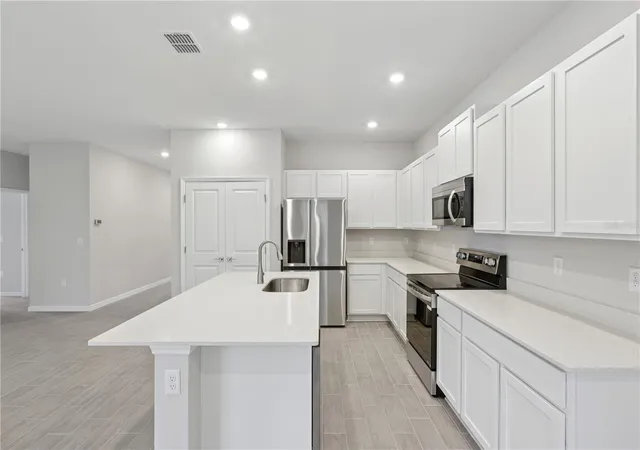 Photo 3 of Single family home for sale at 17094 Sw 20th Court Rd, Ocala, FL 34473 | MLS# OM721607 | Listing updated on 2026-08-18