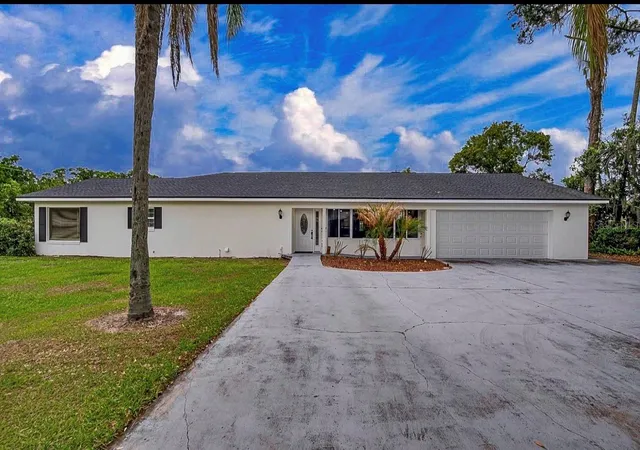 1st image of 723 W Pinedale Dr, Plant City, FL 33563 | MLS# TB8491185
