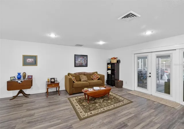 3rd image of 723 W Pinedale Dr, Plant City, FL 33563 | MLS# TB8491185
