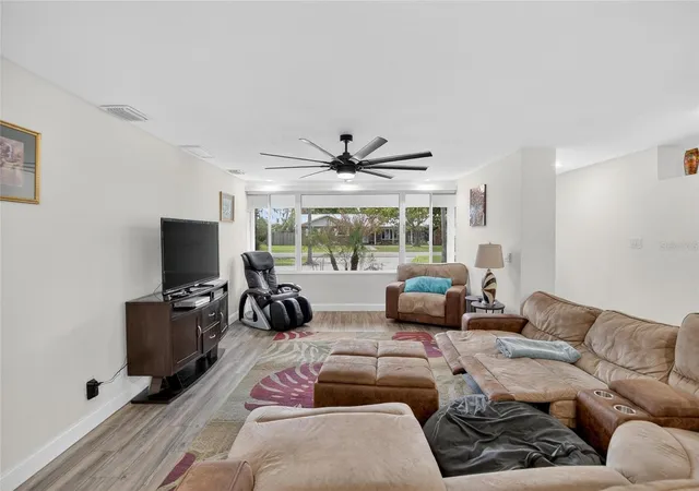 4th image of 723 W Pinedale Dr, Plant City, FL 33563 | MLS# TB8491185