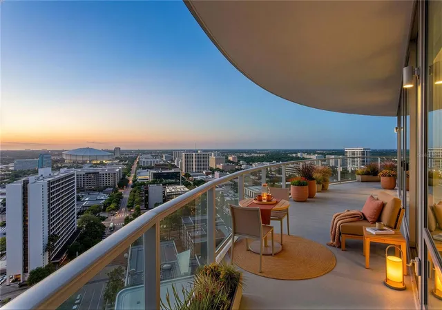 Photo 1 of Condo for sale at 400 Central Ave #2001, Saint Petersburg, FL 33701 | MLS# TB8491198 | Listing updated on 2026-09-19