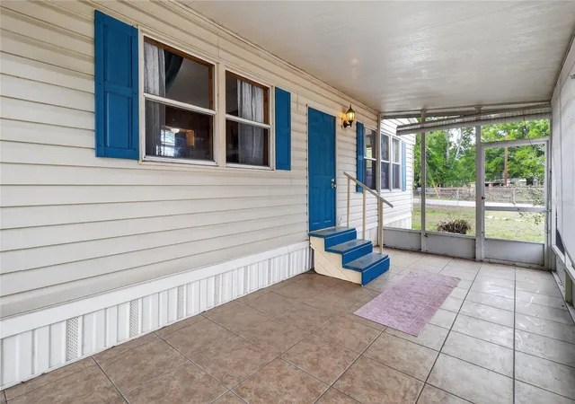 3rd image of 4710 Village Dr, Lakeland, FL 33811 | MLS# L4960652