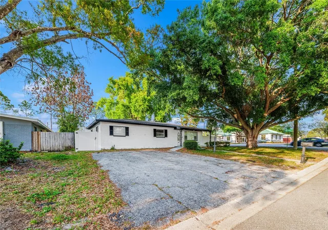 Photo 2 of Sale Pending at 545 N Terrace Dr, Brandon, FL 33510 | MLS# TB8491260 | Listing updated on 2026-06-30