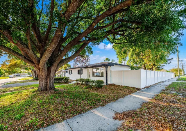 Photo 3 of Sale Pending at 545 N Terrace Dr, Brandon, FL 33510 | MLS# TB8491260 | Listing updated on 2026-06-30