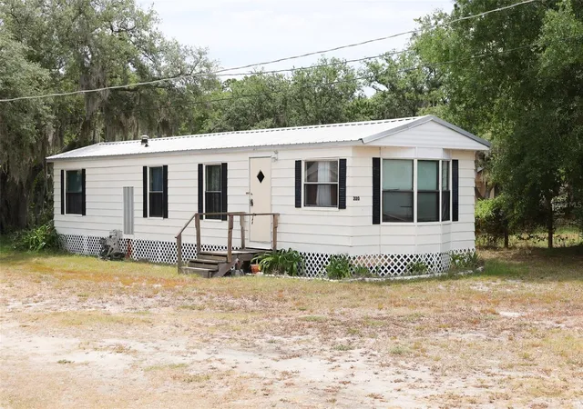 Photo 1 of Manufactured home for sale at 220 King Rd, Winter Haven, FL 33880 | MLS# B4902220 | Listing updated on 2026-05-11