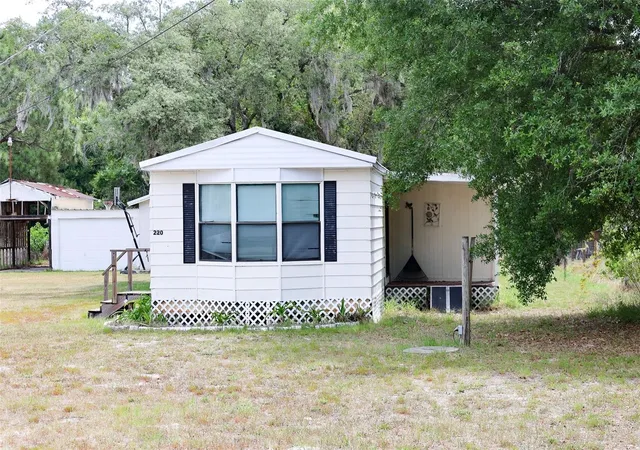 Photo 4 of Manufactured home for sale at 220 King Rd, Winter Haven, FL 33880 | MLS# B4902220 | Listing updated on 2026-05-11