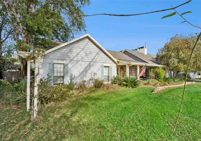 2nd image of 2002 Fairway Dr, Eustis, FL 32726 | MLS# G5110210