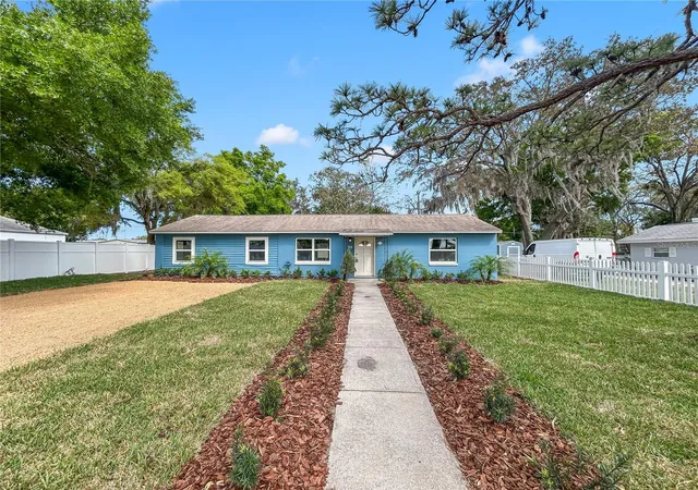 2nd image of 25 E Charlotte Ave, Eustis, FL 32726 | MLS# G5110211