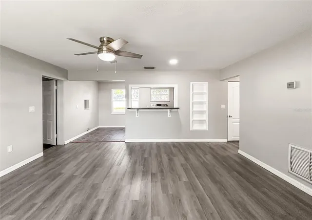 4th image of 25 E Charlotte Ave, Eustis, FL 32726 | MLS# G5110211