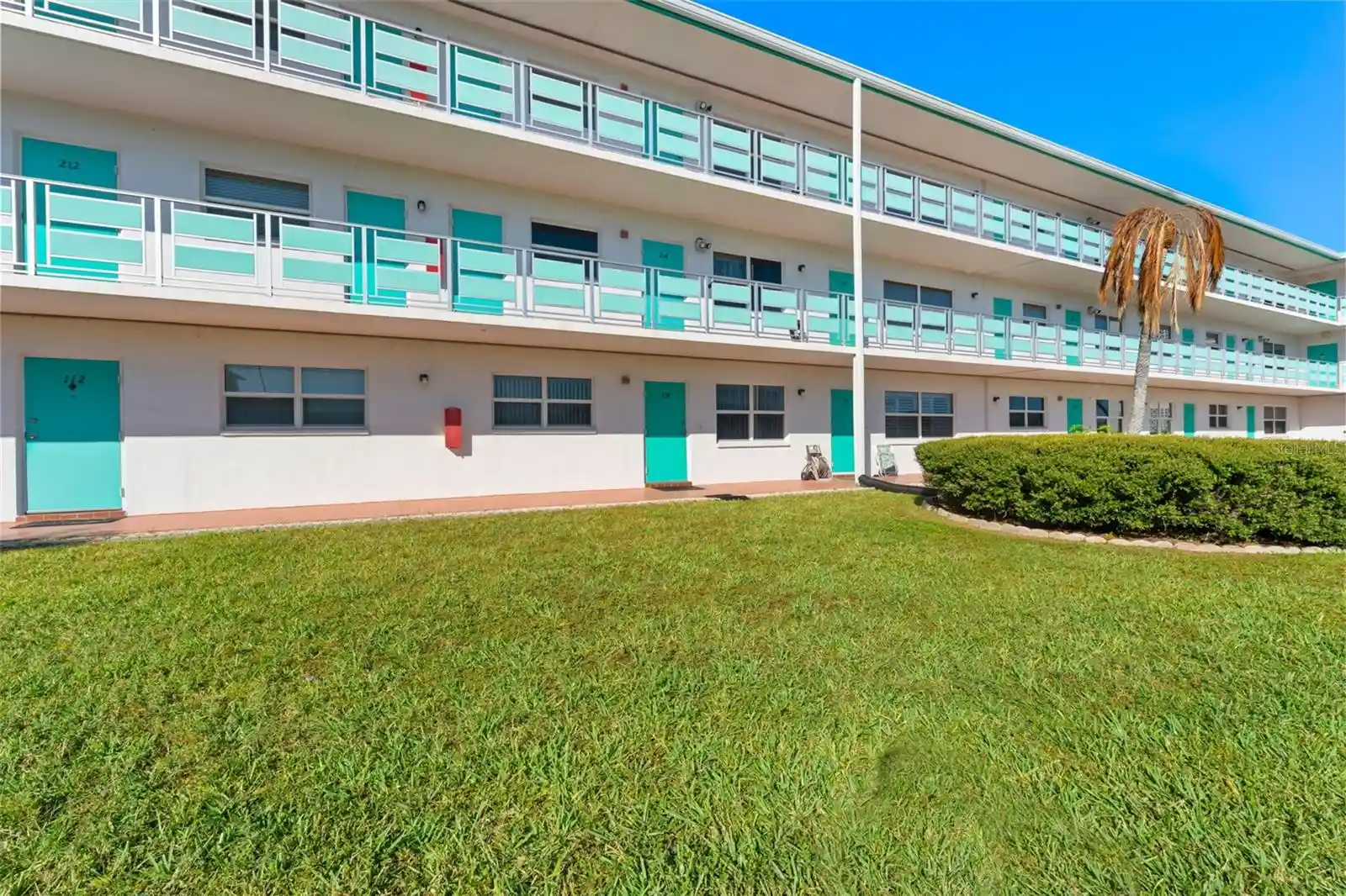Listing Photo 1 - Condo for sale in 1950 59Th Ave N located at 1950 59Th Ave N, St. Petersburg, FL 33714 - Unit #114