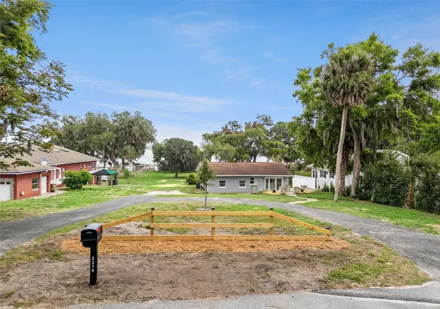 Photo 3 of Single family home for sale at 2316 N Griffin Dr, Leesburg, FL 34748 | MLS# G5110219 | Listing updated on 2026-09-22