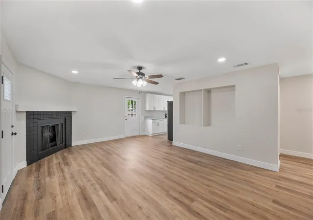 3rd image of 1215 El Camino Rd, Lakeland, FL 33805 | MLS# TB8491365