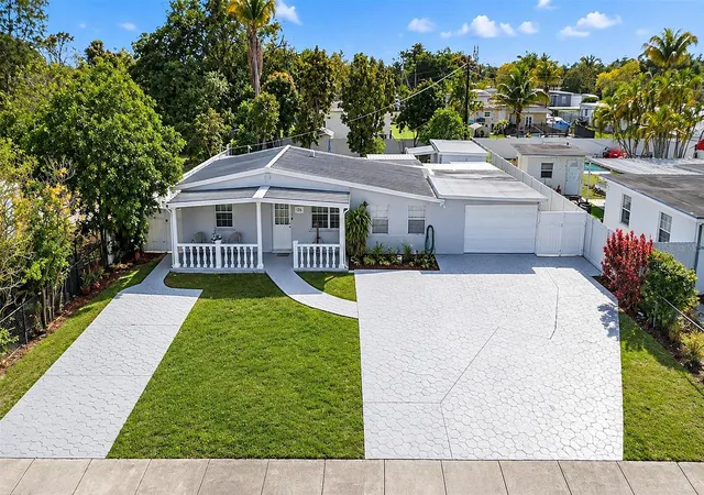 Photo 1 of Single family home for sale at 126 Miami Gdns Rd, West Park, FL 33023 | MLS# TB8491387 | Listing updated on 2026-09-25