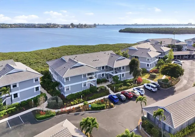 4th image of 1323 Perico Pt Cir, Bradenton, FL 34209