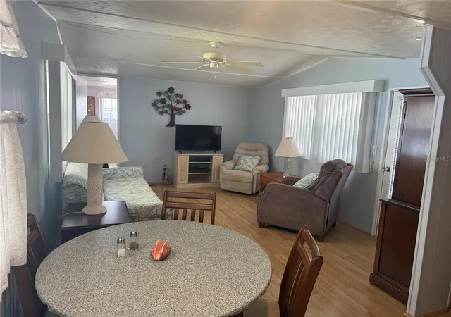 4th image of 731 Camellia Dr, Venice, FL 34293 | MLS# N6143633