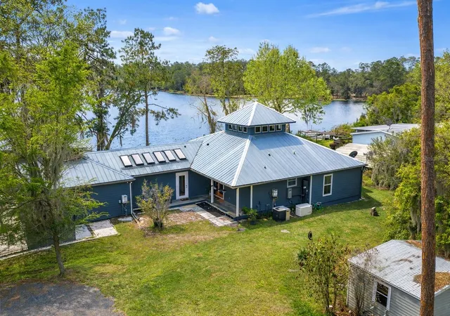 2nd image of 299 Riley Lake Dr, Hawthorne, FL 32640 | MLS# GC538917