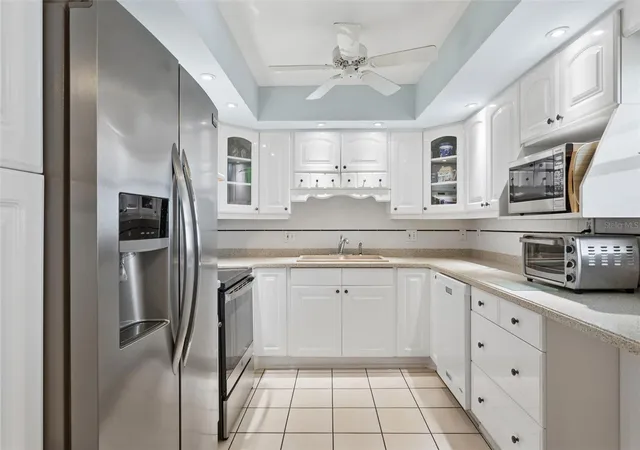 Photo 3 of Condo for sale at 5130 Brittany Dr S #1002, Saint Petersburg, FL 33715 | MLS# A4687843 | Listing updated on 2026-09-02