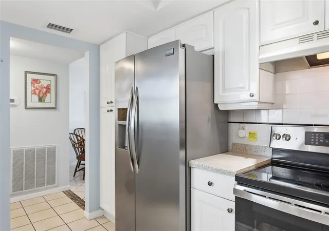Photo 4 of Condo for sale at 5130 Brittany Dr S #1002, Saint Petersburg, FL 33715 | MLS# A4687843 | Listing updated on 2026-09-02
