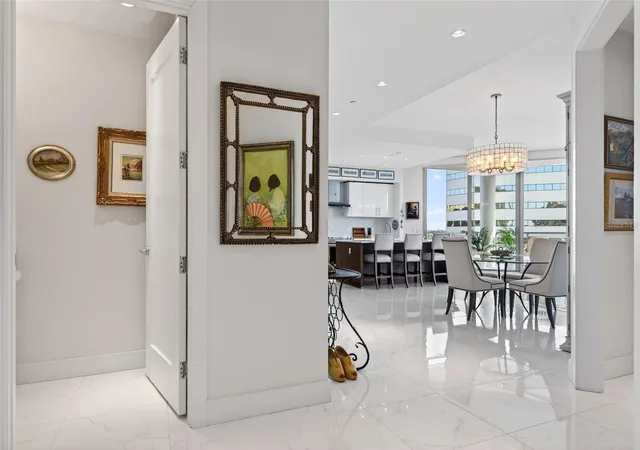 3rd image of 111 S Pineapple Ave #806, Sarasota, FL 34236 | MLS# A4687850