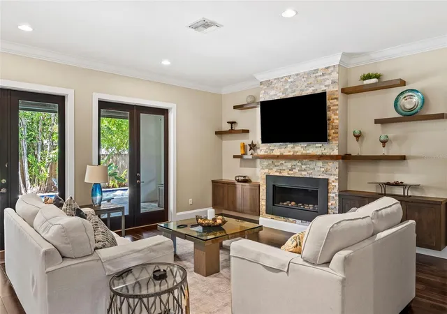 3rd image of 3211 W Bay Villa Ave, Tampa, FL 33611 | MLS# TB8491483