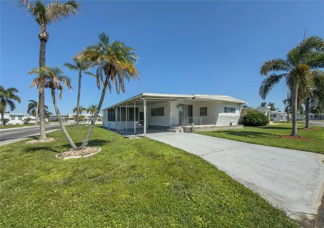 Photo 3 of Manufactured home for sale at 316 Danube Cir, Bradenton, FL 34207 | MLS# A4687856 | Listing updated on 2026-10-16