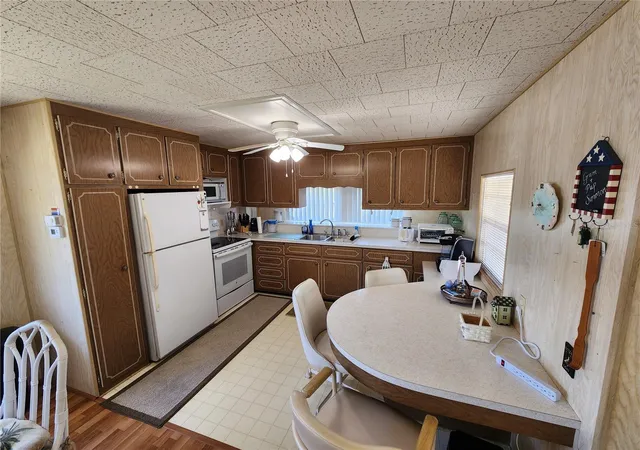 4th image of 316 Danube Cir, Bradenton, FL 34207 | MLS# A4687856