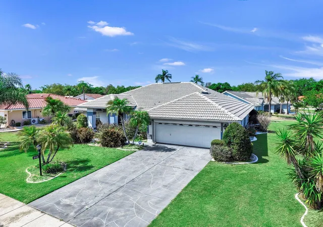 4th image of 2003 New Bedford Dr, Sun City Center, FL 33573 | MLS# TB8491524