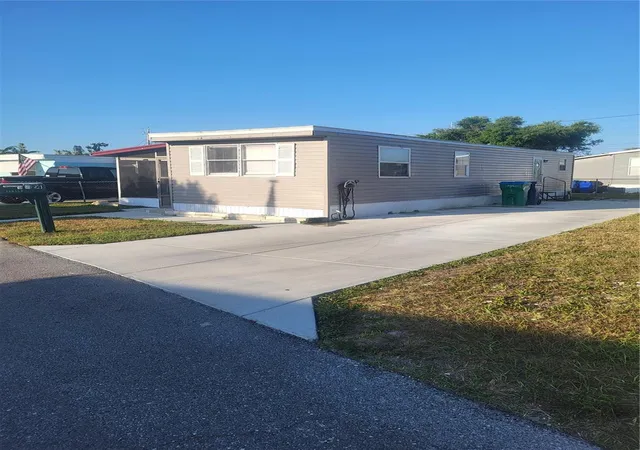 Photo 1 of Manufactured home for sale at 6580 Seminole Blvd #424, Seminole, FL 33772 | MLS# TB8491562 | Listing updated on 2026-09-29
