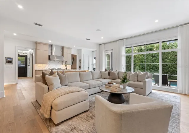 Photo 3 of Single family home for sale at 621 Huntington Ave, Winter Park, FL 32789 | MLS# O6394464 | Listing updated on 2026-08-11